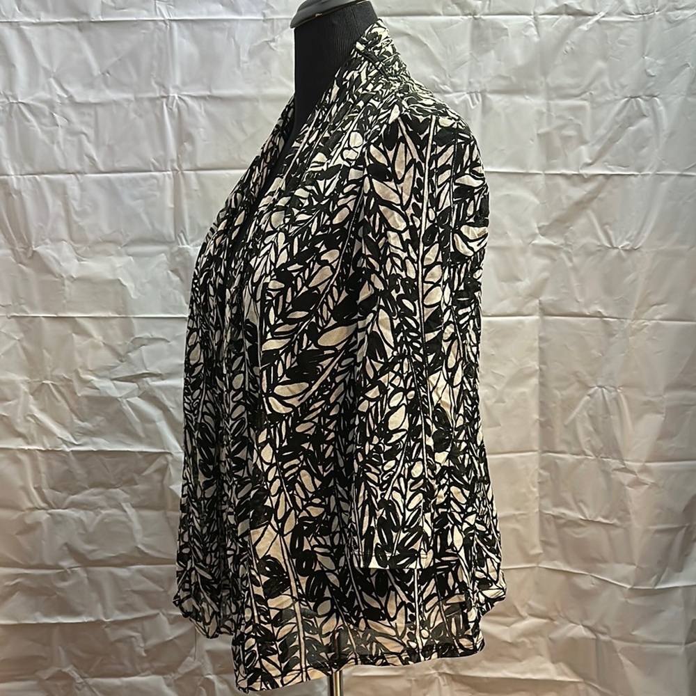 Dana Buchman sheer Black and White Floral Cardigan size large - Picture 4 of 6